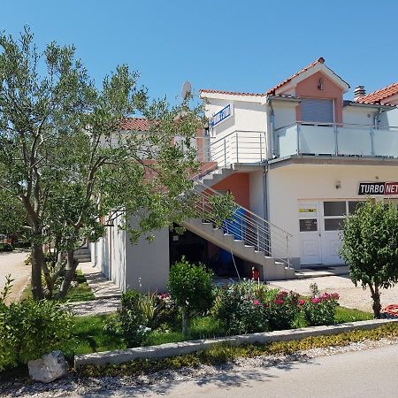 Gabi Rooms&Studio Apartment Lozovac Esterno foto