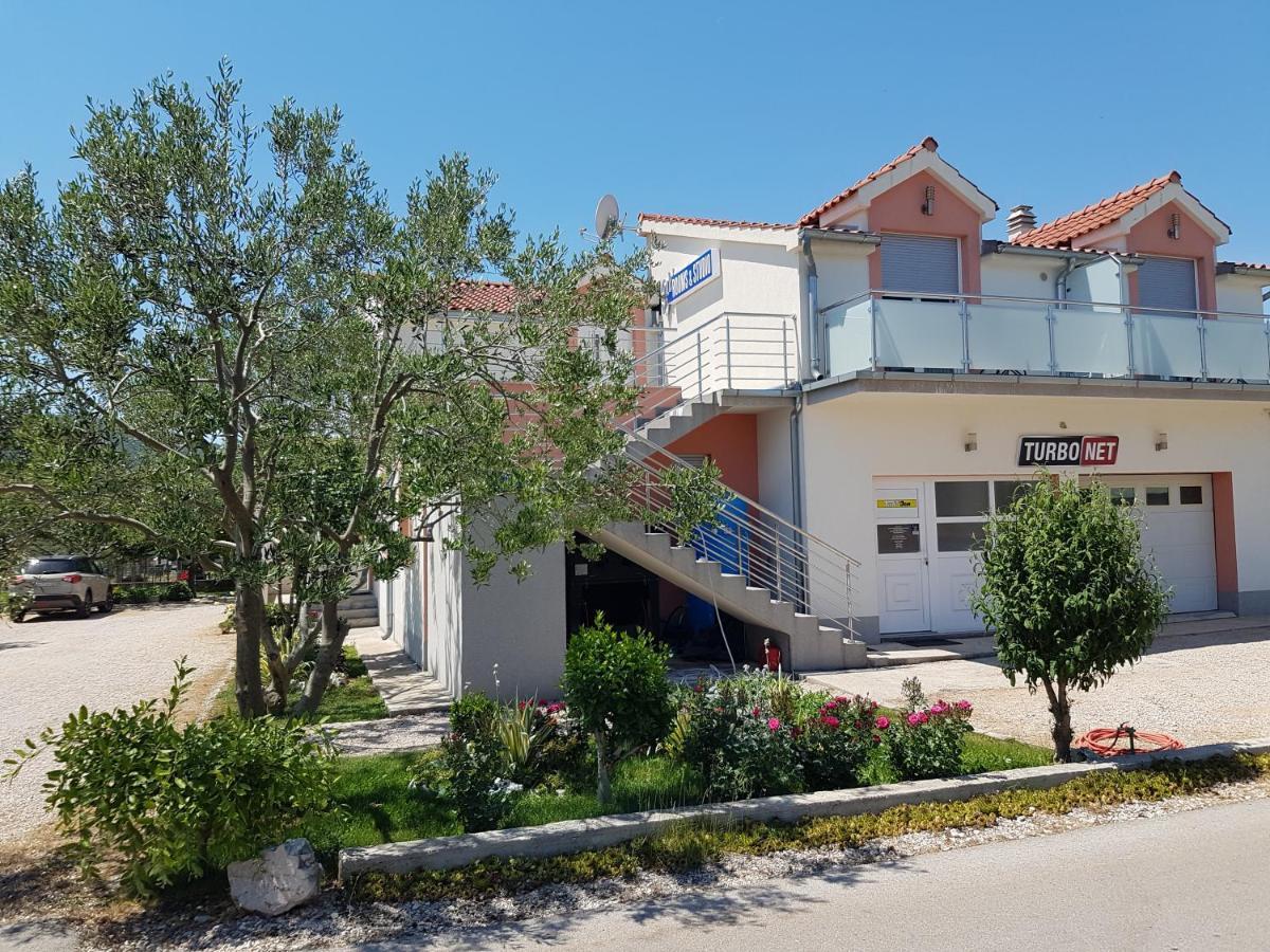 Gabi Rooms&Studio Apartment Lozovac Esterno foto